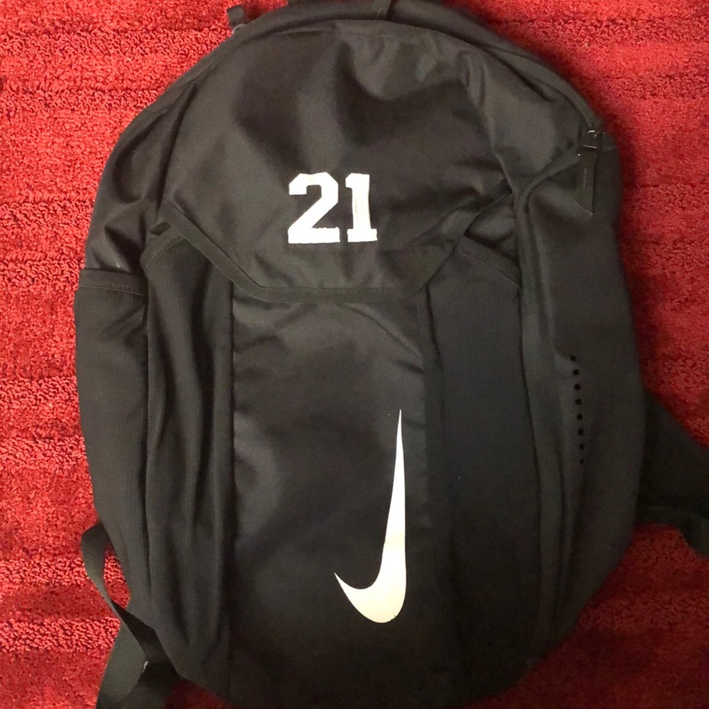 BLACK NIKE BACKPACK